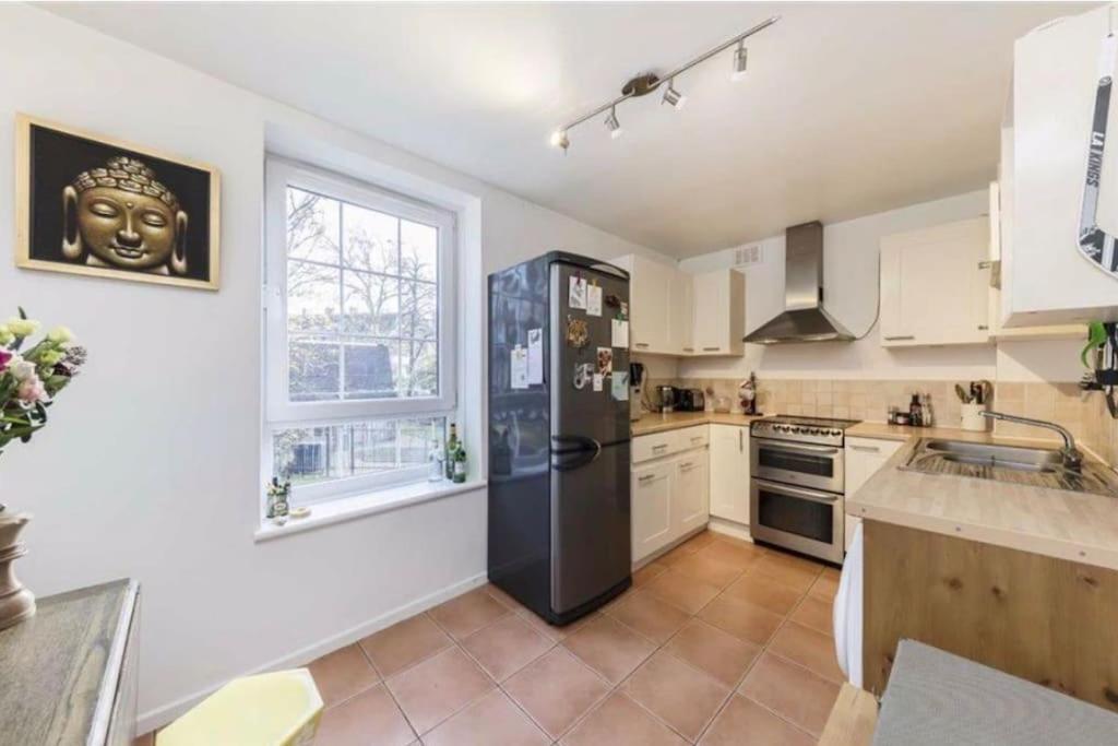 Spacious 2 Bedroom Flat In Central Londra Exterior foto